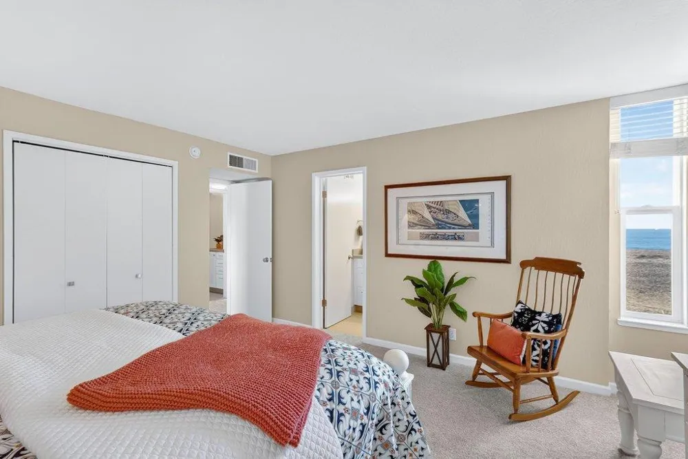 22130 E Cliff Drive #2D Santa Cruz, CA 95062