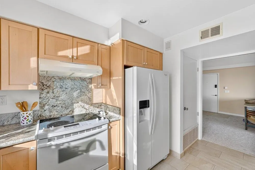 22130 E Cliff Drive #2D Santa Cruz, CA 95062