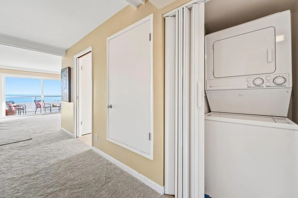 22130 E Cliff Drive #2D Santa Cruz, CA 95062