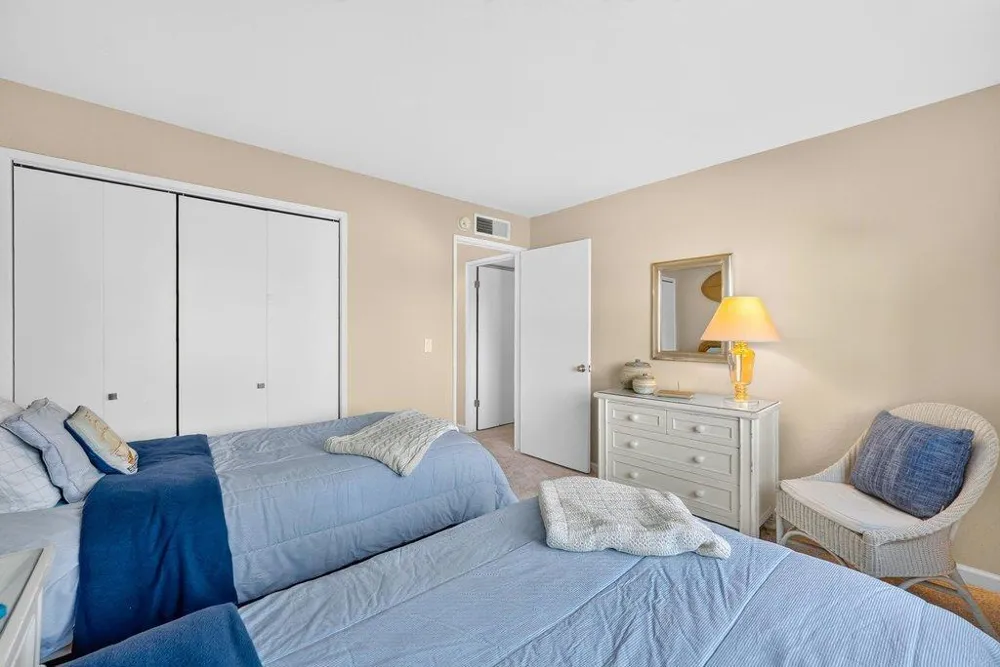 22130 E Cliff Drive #2D Santa Cruz, CA 95062