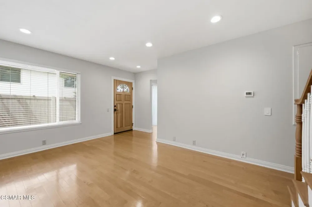 1805 E Avenida De Las Flores Thousand Oaks, CA 91362