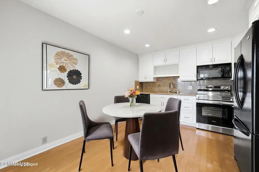 1805 E Avenida De Las Flores Thousand Oaks, CA 91362