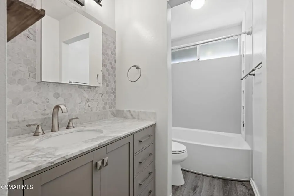 1805 E Avenida De Las Flores Thousand Oaks, CA 91362