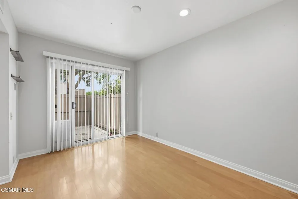 1805 E Avenida De Las Flores Thousand Oaks, CA 91362