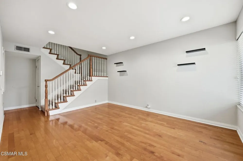 1805 E Avenida De Las Flores Thousand Oaks, CA 91362