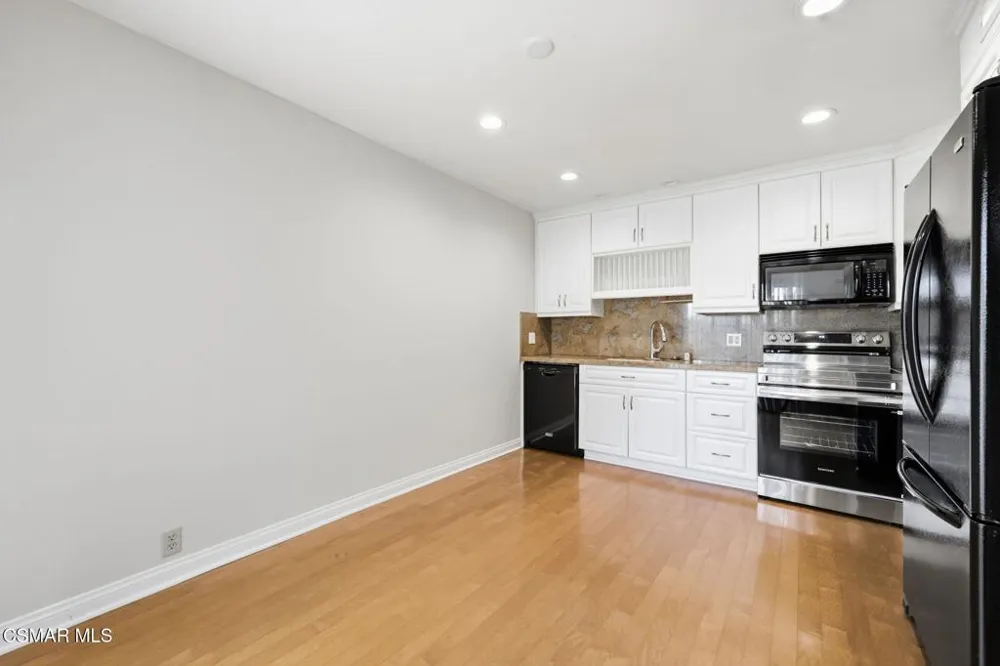 1805 E Avenida De Las Flores Thousand Oaks, CA 91362