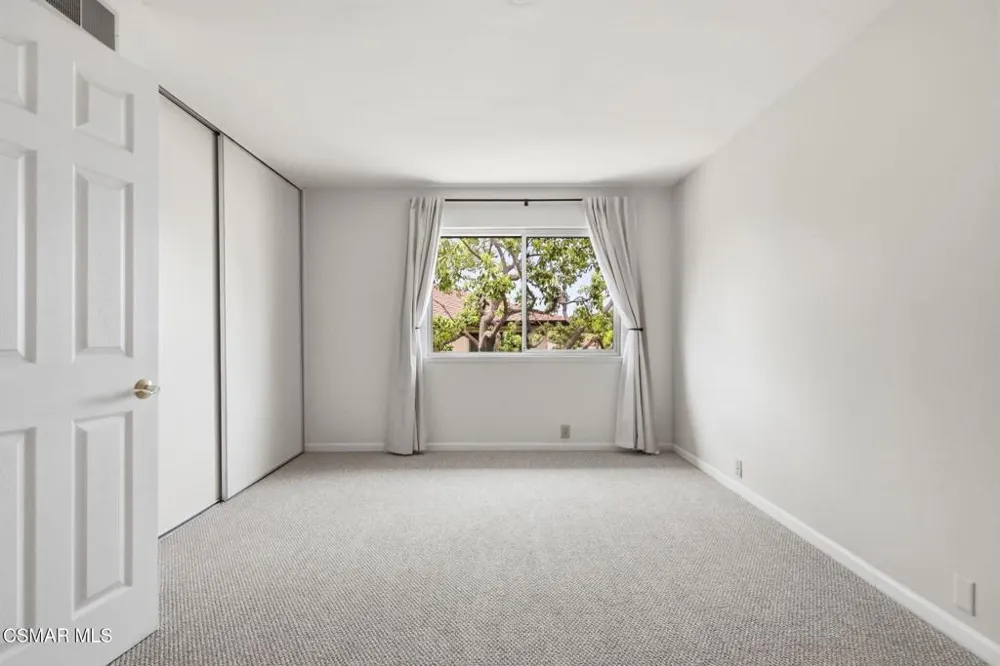1805 E Avenida De Las Flores Thousand Oaks, CA 91362