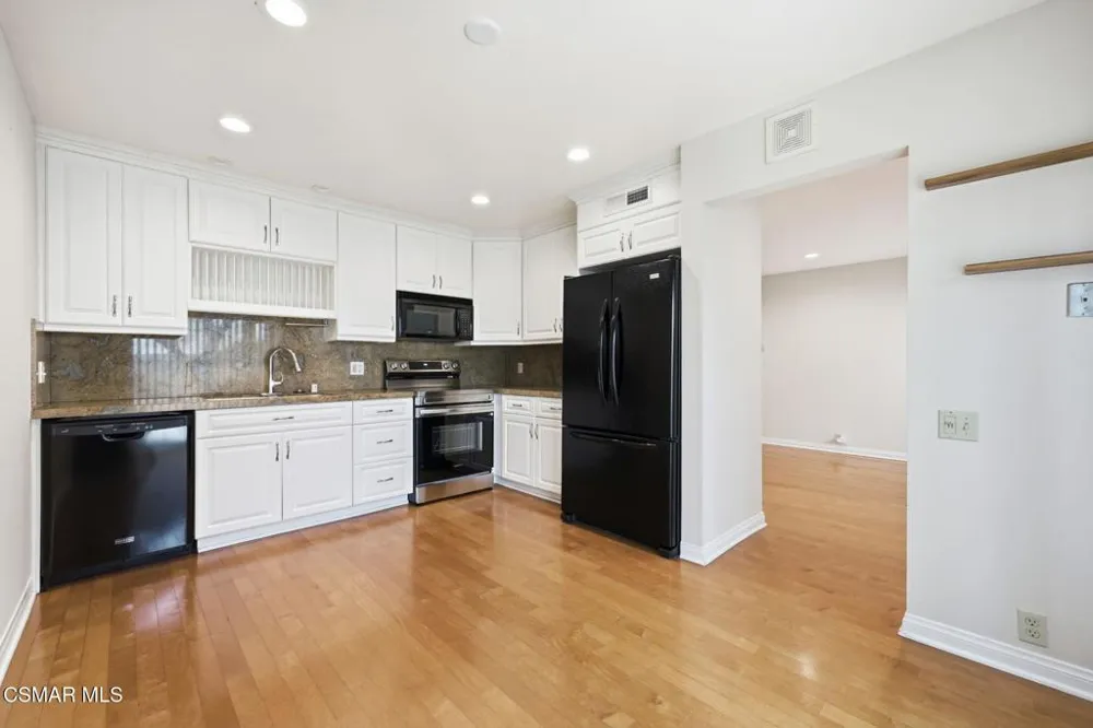 1805 E Avenida De Las Flores Thousand Oaks, CA 91362