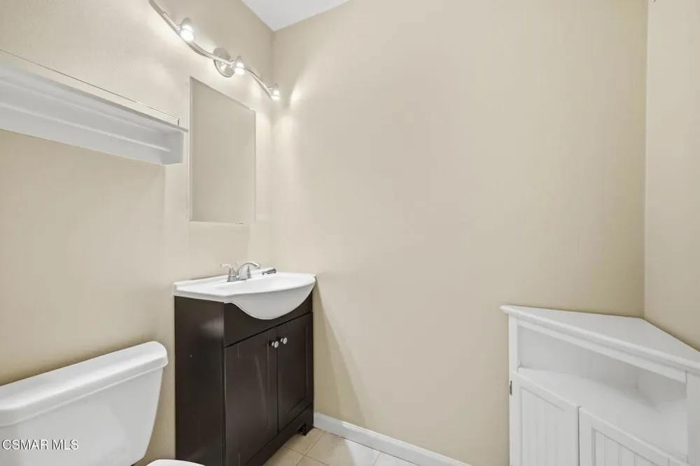 1805 E Avenida De Las Flores Thousand Oaks, CA 91362