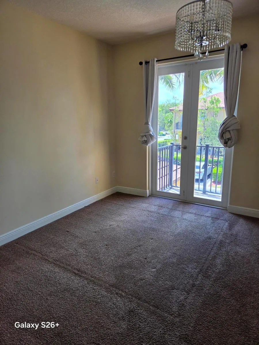6994 Long Pine Circle Coconut Creek, FL 33073