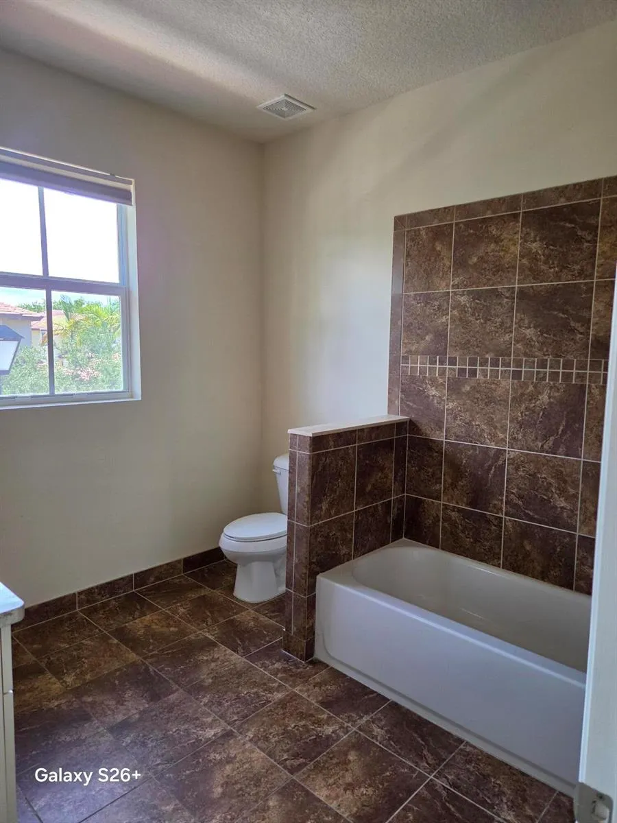 6994 Long Pine Circle Coconut Creek, FL 33073