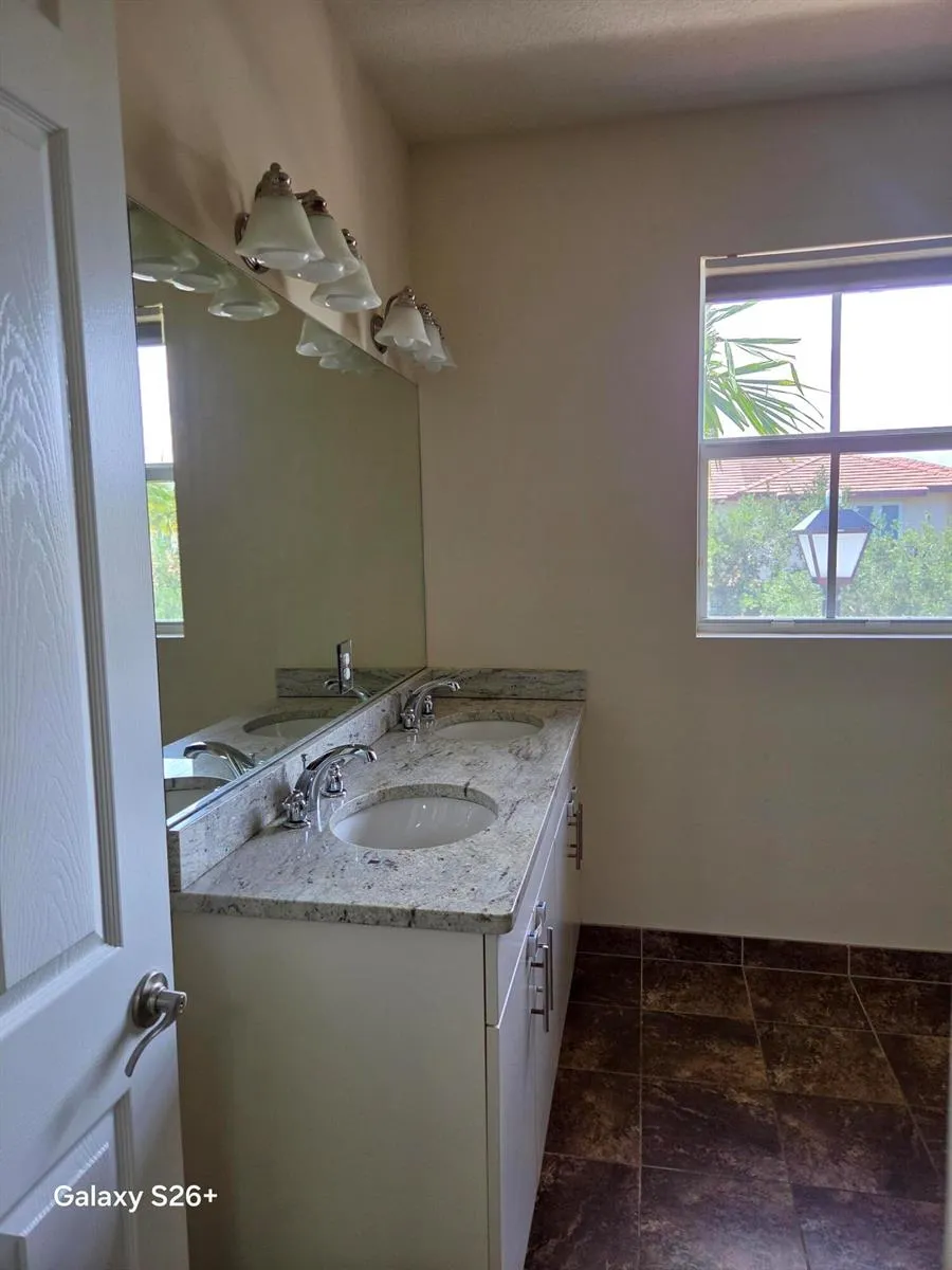 6994 Long Pine Circle Coconut Creek, FL 33073