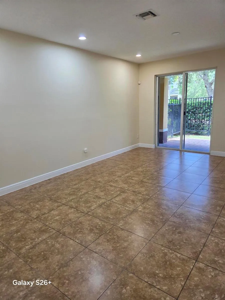 6994 Long Pine Circle Coconut Creek, FL 33073