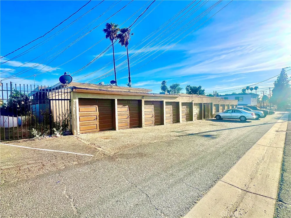 242 W Jackson Rialto, CA 92376