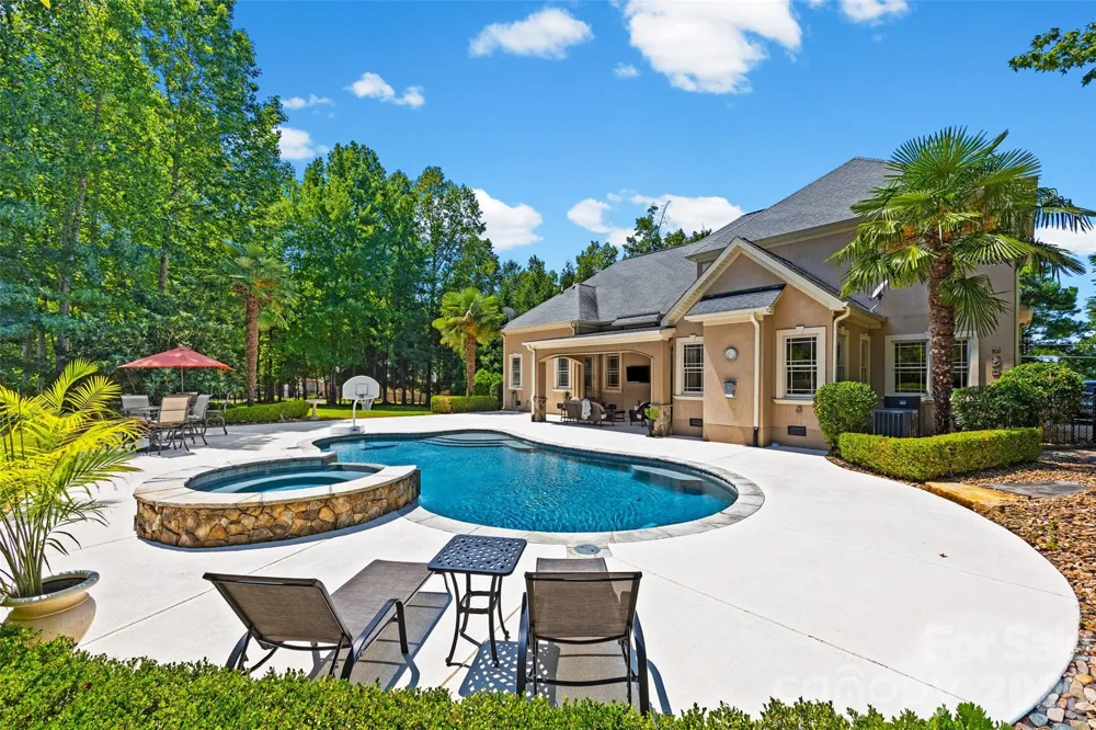 260 Indian Trail Mooresville, NC 28117