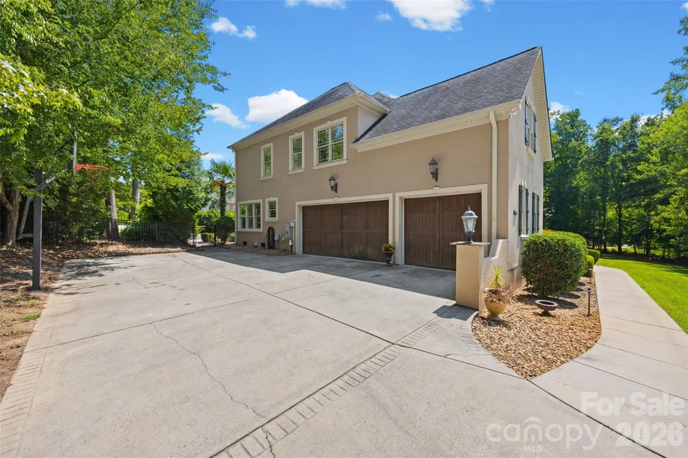 260 Indian Trail Mooresville, NC 28117