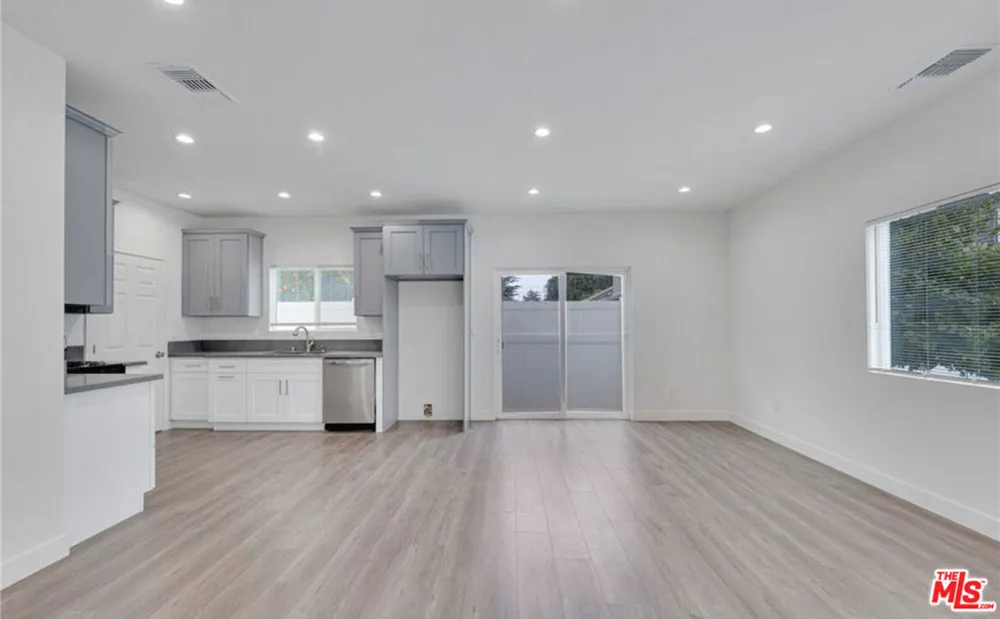 6742 Radford Avenue Los Angeles, CA 91606