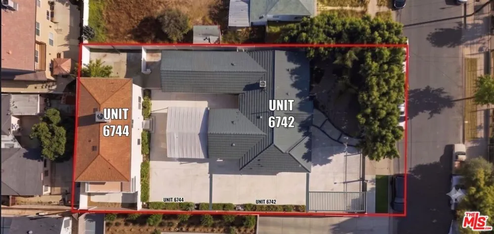 6742 Radford Avenue Los Angeles, CA 91606