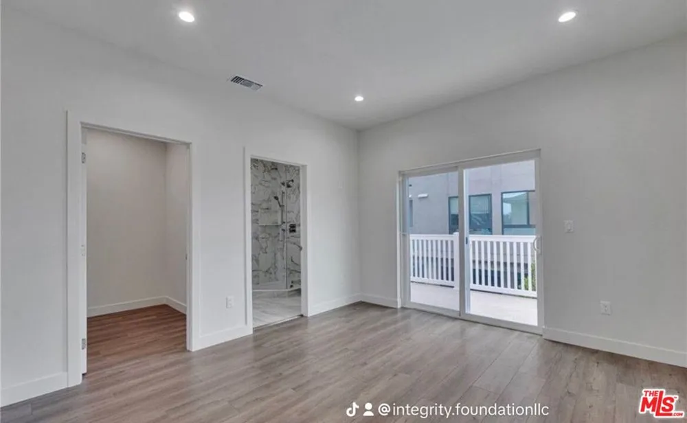 6742 Radford Avenue Los Angeles, CA 91606