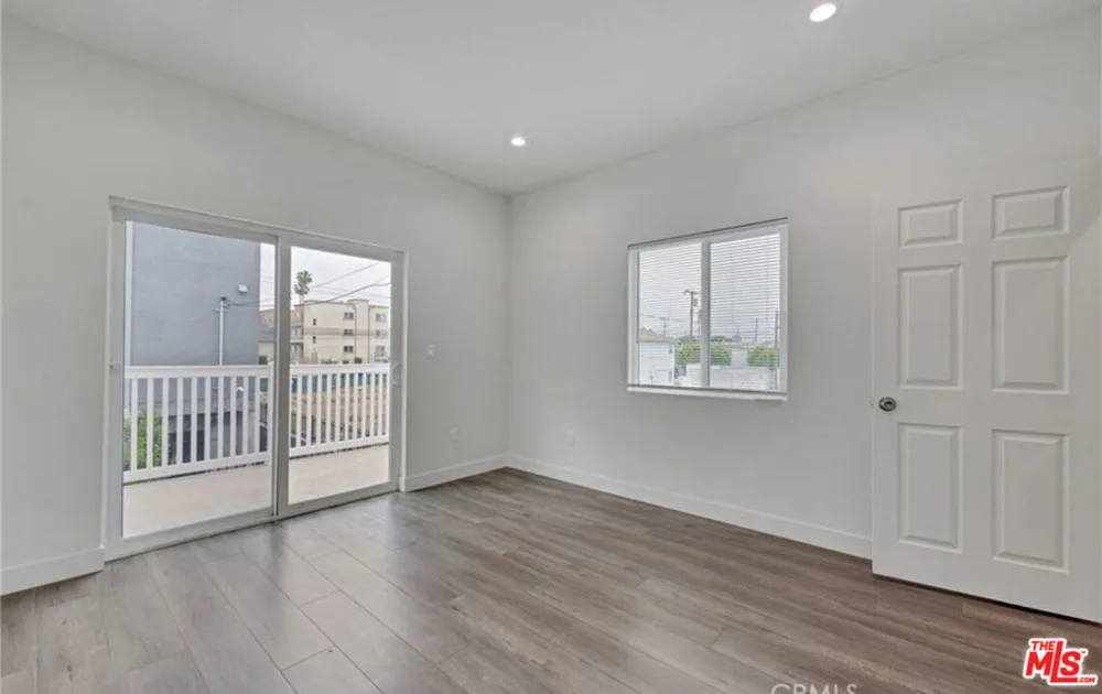 6742 Radford Avenue Los Angeles, CA 91606