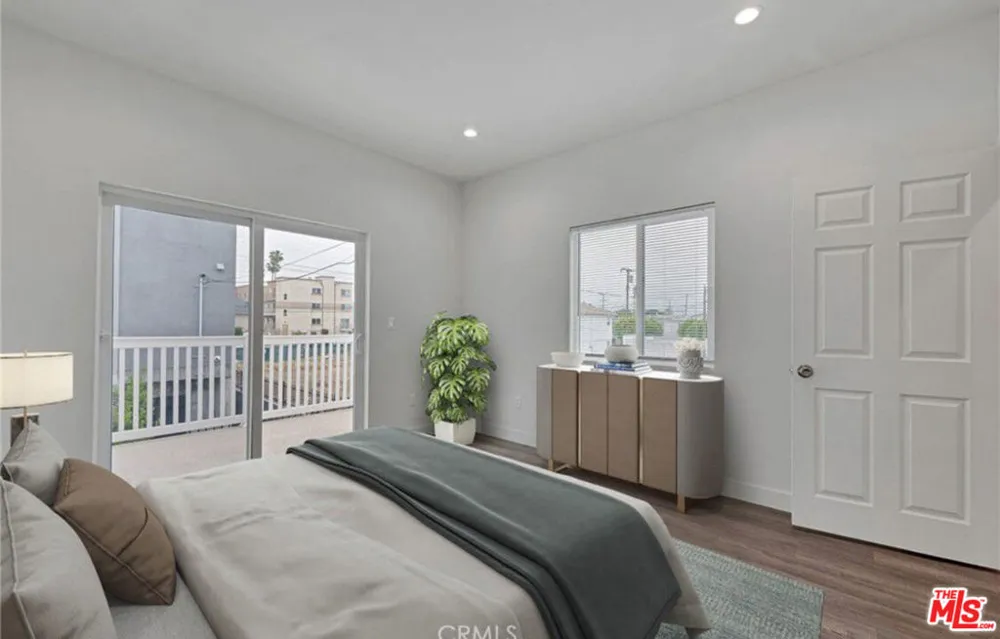 6742 Radford Avenue Los Angeles, CA 91606