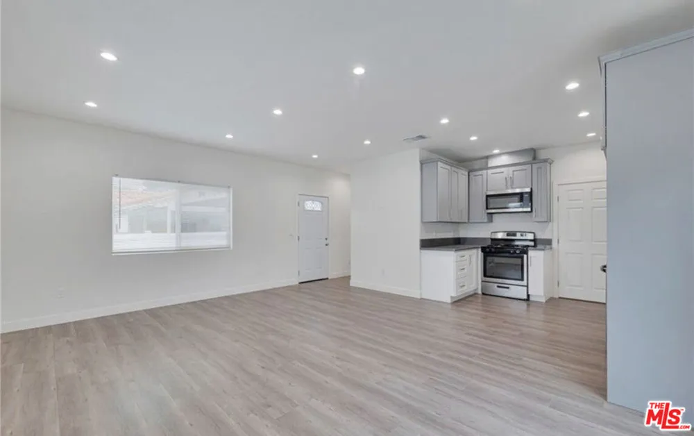 6742 Radford Avenue Los Angeles, CA 91606