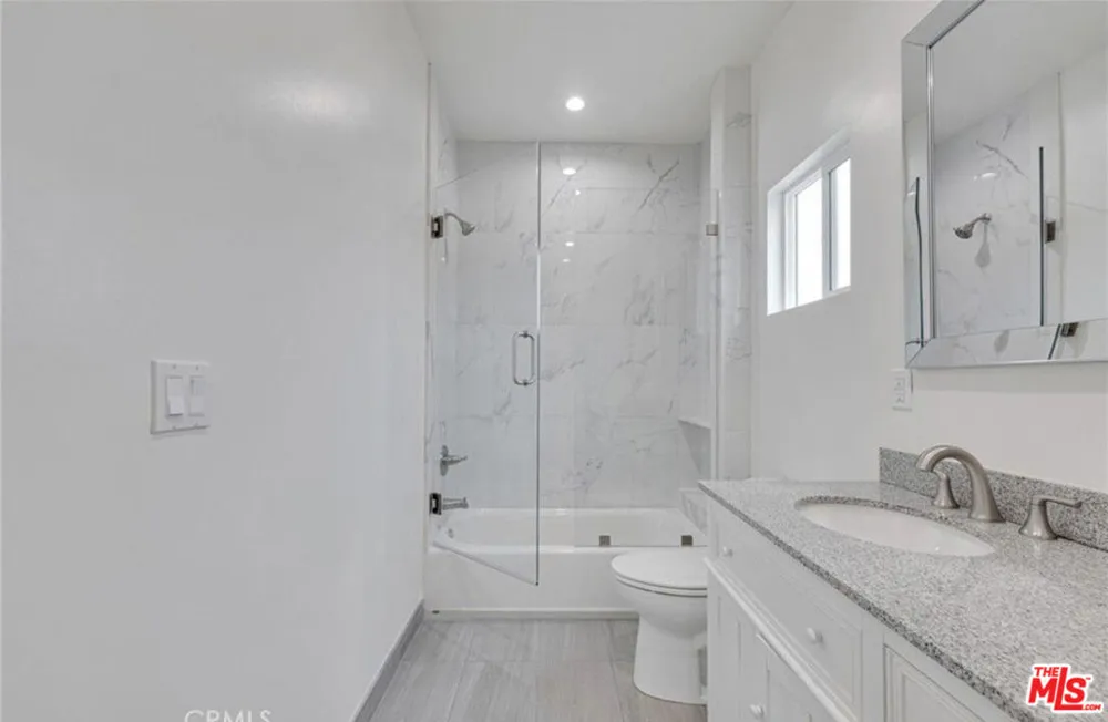 6742 Radford Avenue Los Angeles, CA 91606