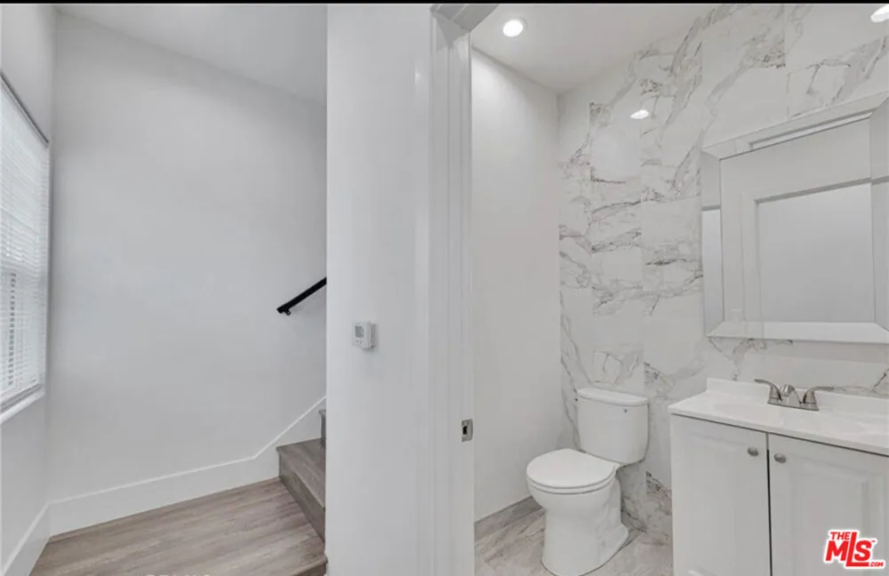 6742 Radford Avenue Los Angeles, CA 91606