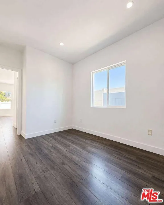 6742 Radford Avenue Los Angeles, CA 91606