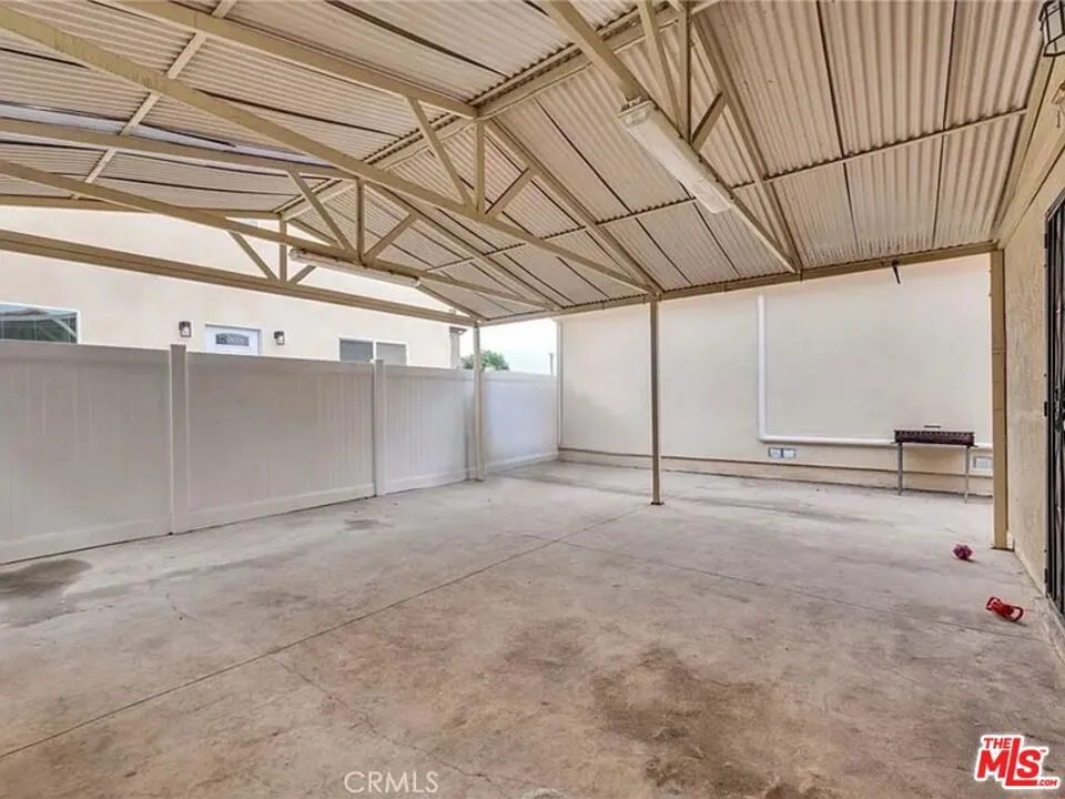 6742 Radford Avenue Los Angeles, CA 91606