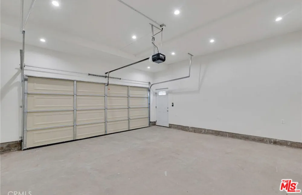 6742 Radford Avenue Los Angeles, CA 91606