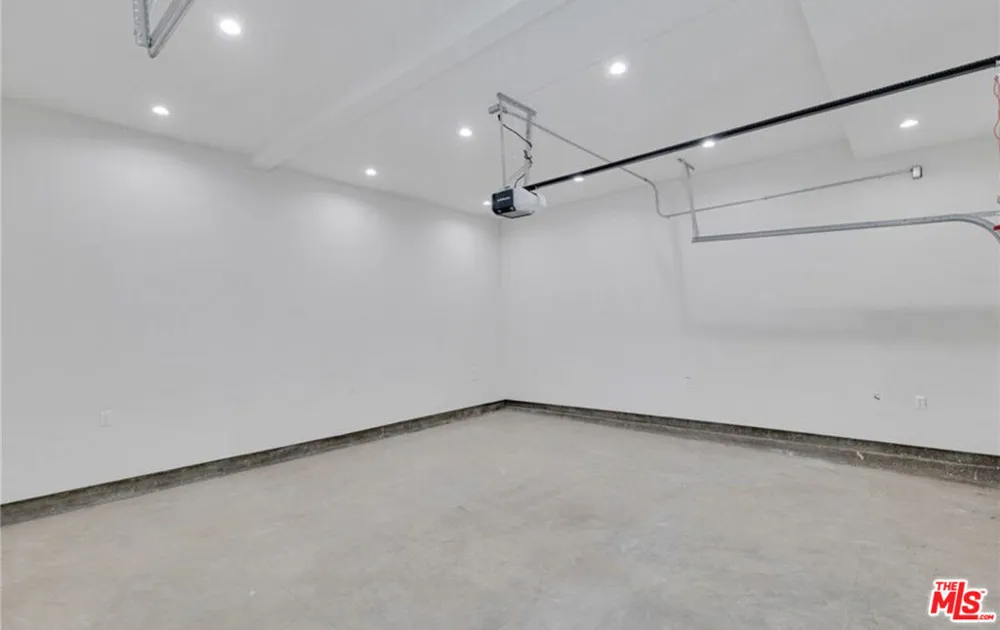 6742 Radford Avenue Los Angeles, CA 91606
