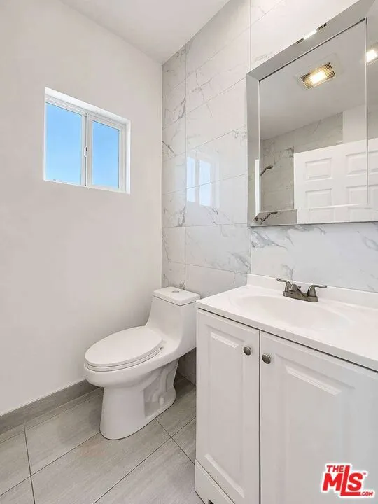 6742 Radford Avenue Los Angeles, CA 91606