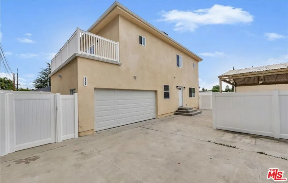 6742 Radford Avenue Los Angeles, CA 91606