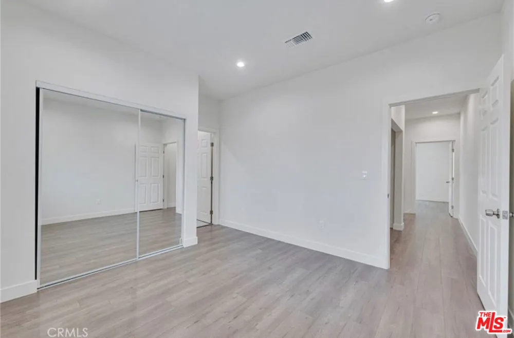 6742 Radford Avenue Los Angeles, CA 91606