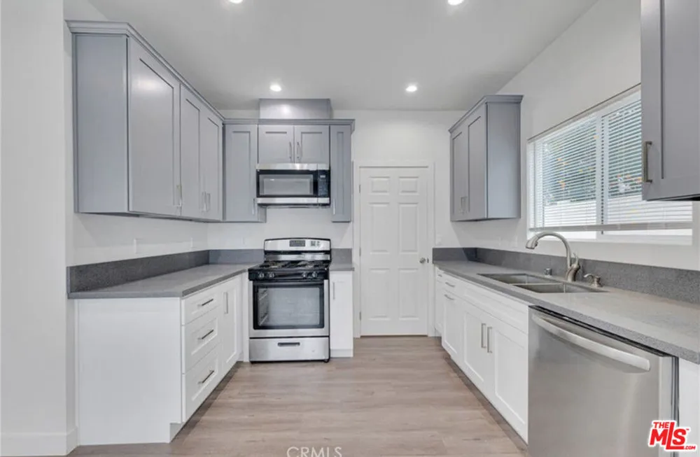 6742 Radford Avenue Los Angeles, CA 91606