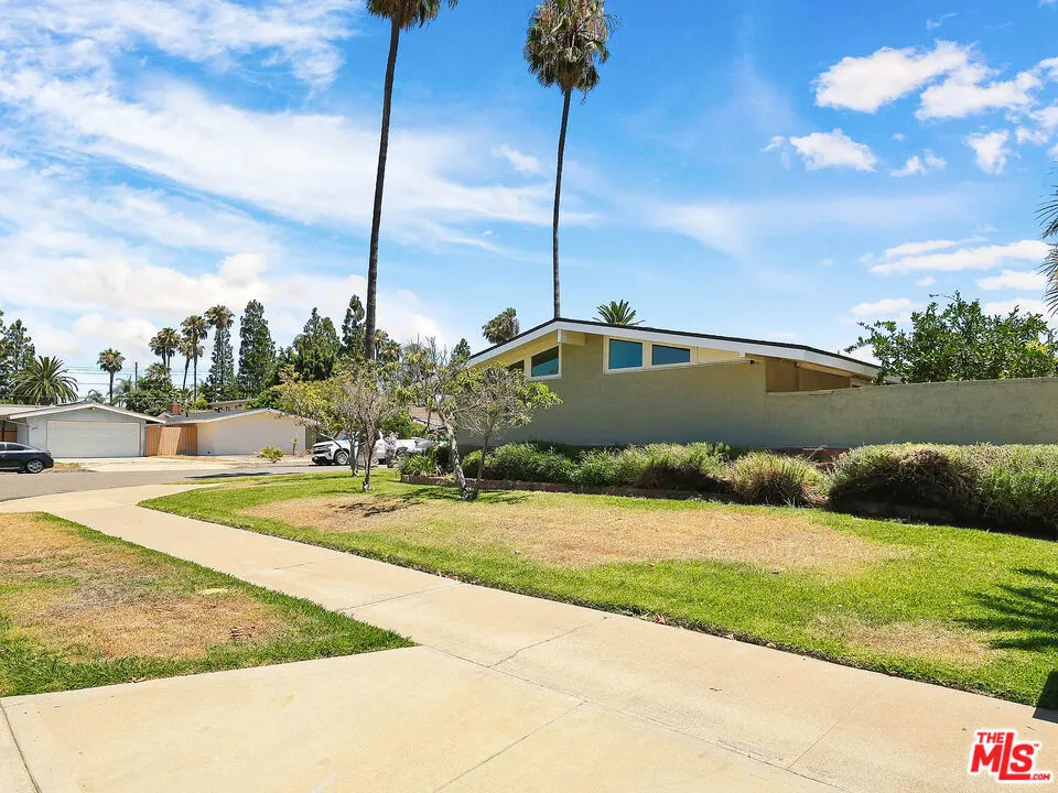 526 Emerald Drive Orange, CA 92868
