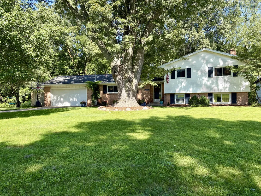 1881 Sunny Creek Street SE Kentwood, MI 49508
