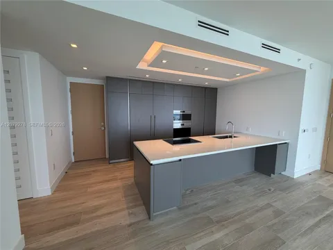 4714 N Flager #903