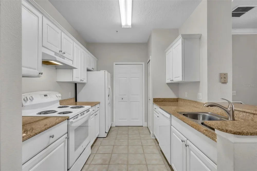 200 SOUTHERN PECAN CIRCLE #206 Winter Garden, FL 34787