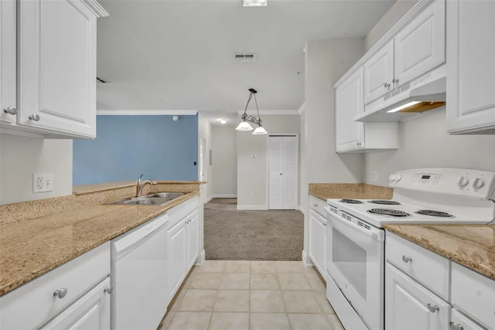 200 SOUTHERN PECAN CIRCLE #206 Winter Garden, FL 34787