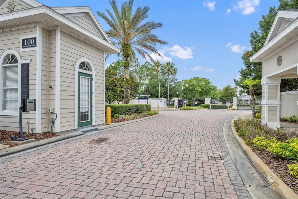 200 SOUTHERN PECAN CIRCLE #206 Winter Garden, FL 34787