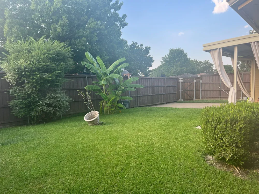 2621 Hackberry Creek Mesquite, TX 75181