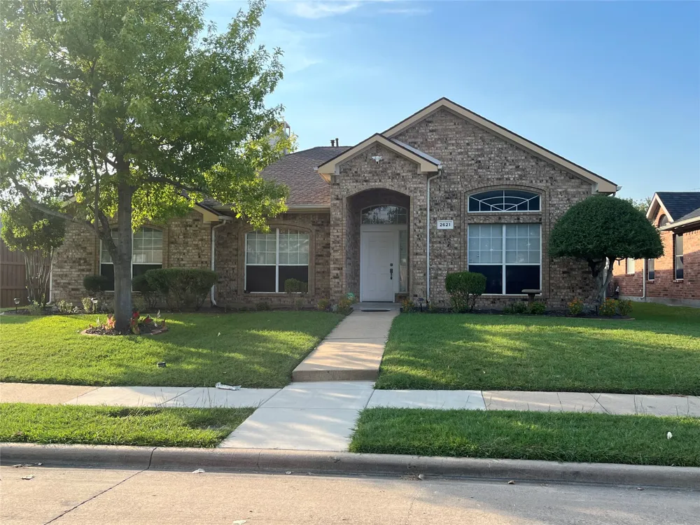 2621 Hackberry Creek Mesquite, TX 75181