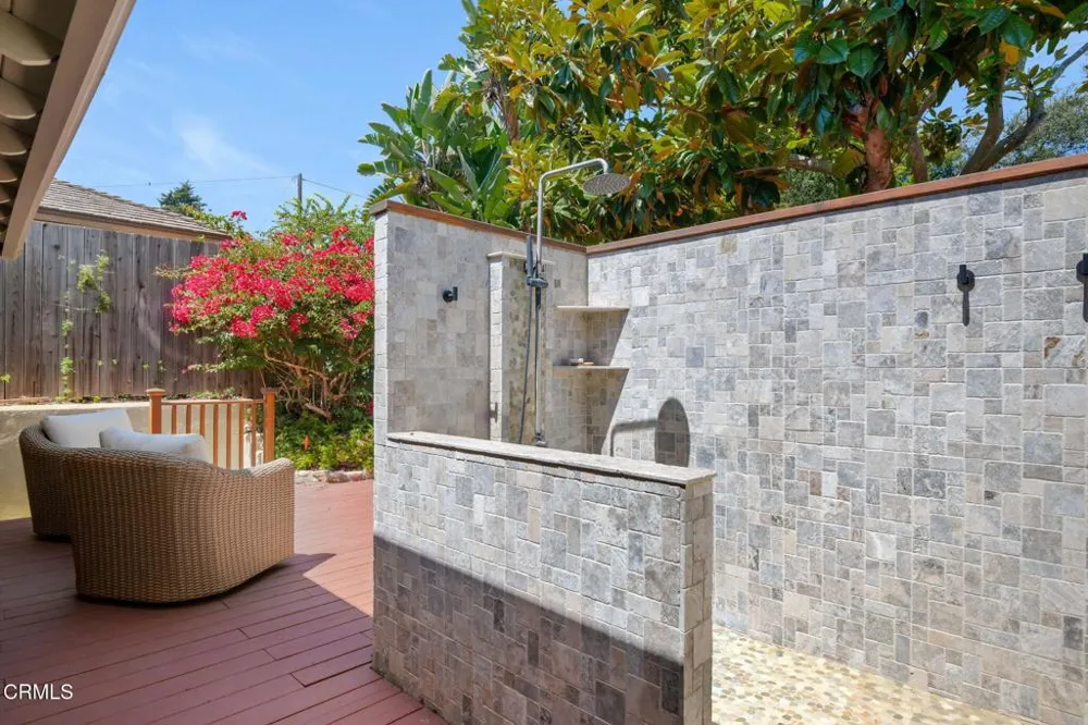 1428 Manitou Road Santa Barbara, CA 93105