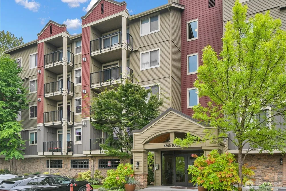 6800 132nd Place SE #E-401 Newcastle, WA 98059