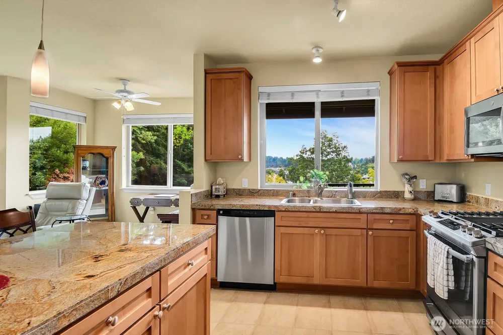 6800 132nd Place SE #E-401 Newcastle, WA 98059