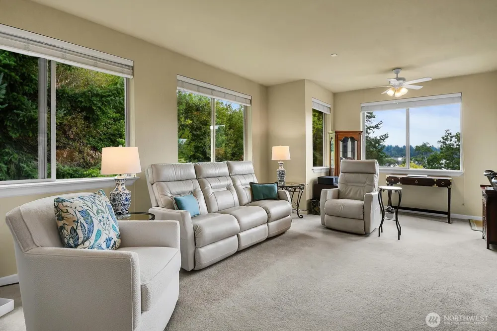 6800 132nd Place SE #E-401 Newcastle, WA 98059