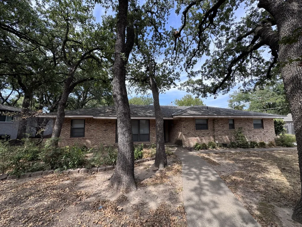 806 Sharpshire Street Grand Prairie, TX 75050