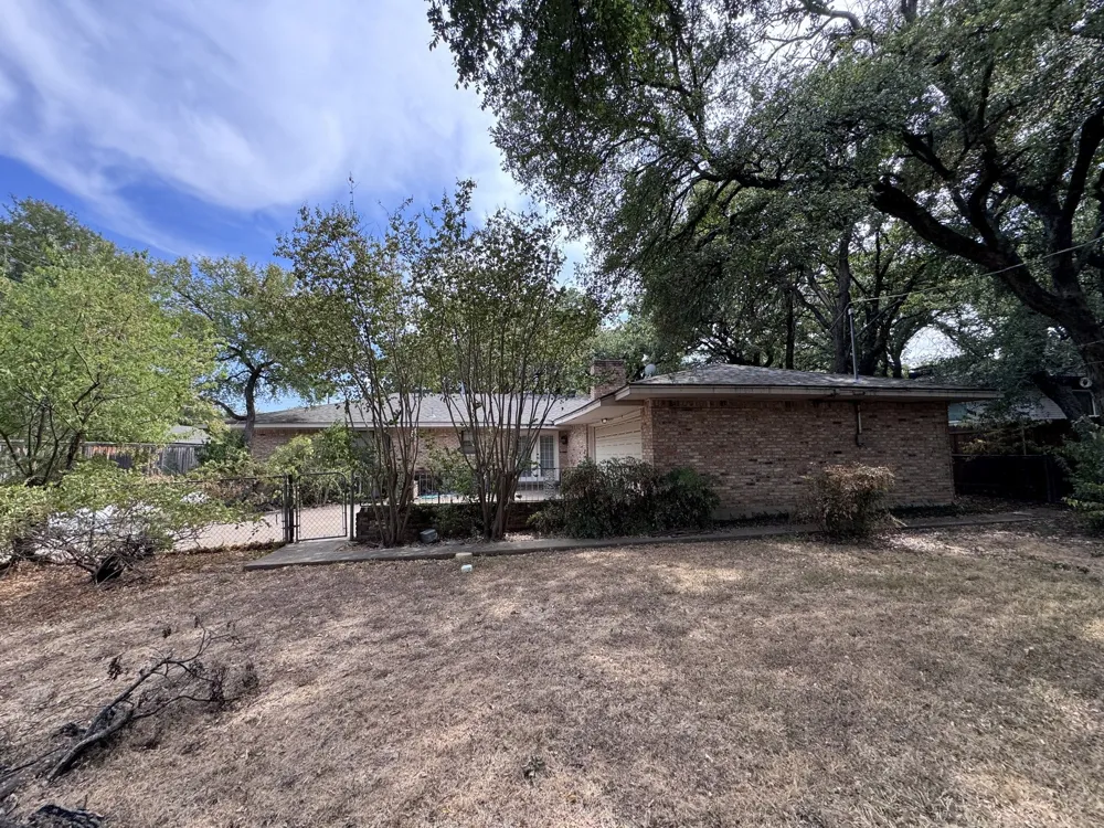 806 Sharpshire Street Grand Prairie, TX 75050